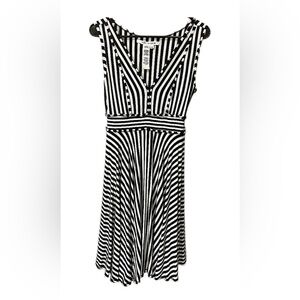 Max Studio EUC. Black White Striped Sleeveless Pullover dress. Size M